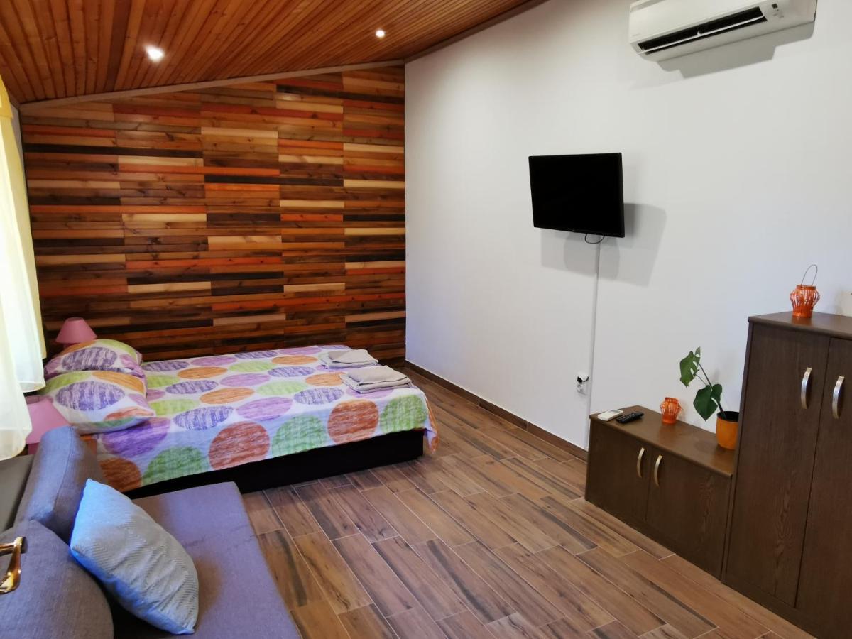Apartment Kika Ližnjan Екстериор снимка