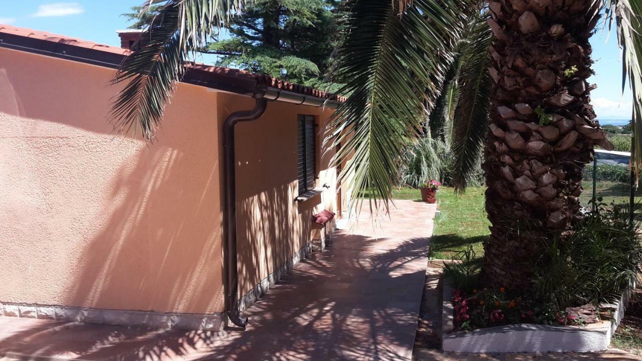 Apartment Kika Ližnjan Екстериор снимка